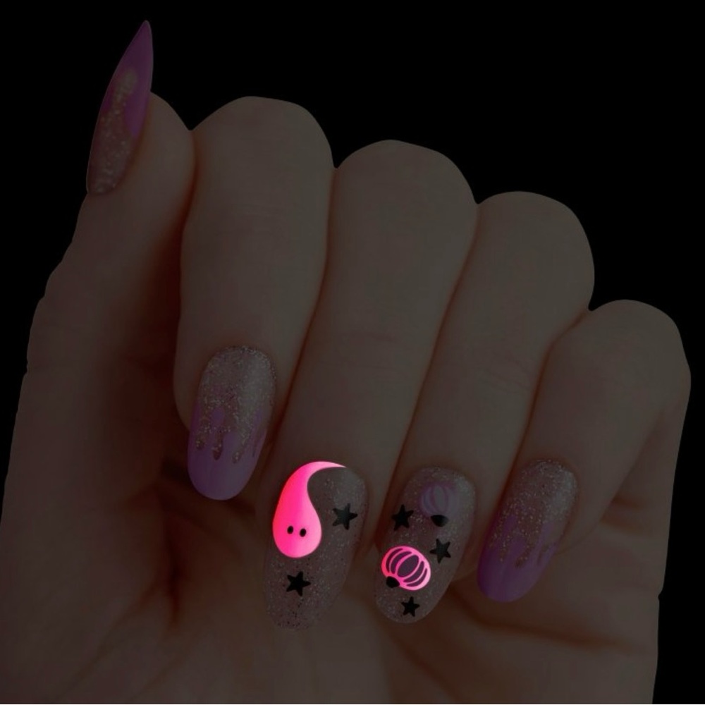 KISS Voguish Fantasy Halloween Nail Set with pumpkins. Brand new! Medium length. - Picture 9 of 10